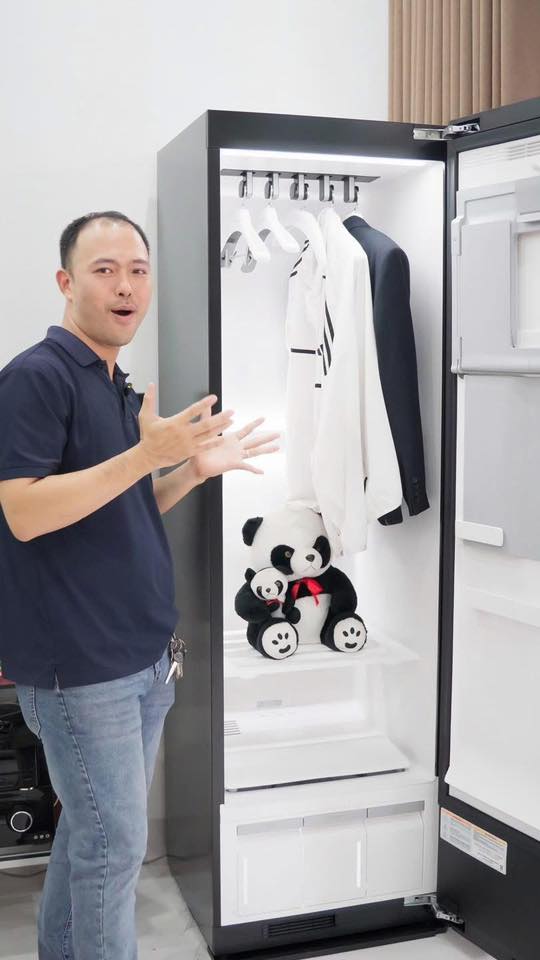 Tủ chăm sóc quần áo thông minh LG Styler Inverter 5 móc tích hợp bàn ủi SC5GMR80H