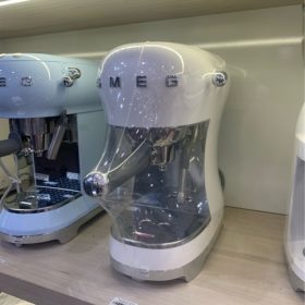 Máy pha cà phê Smeg ECF02WHEU trắng