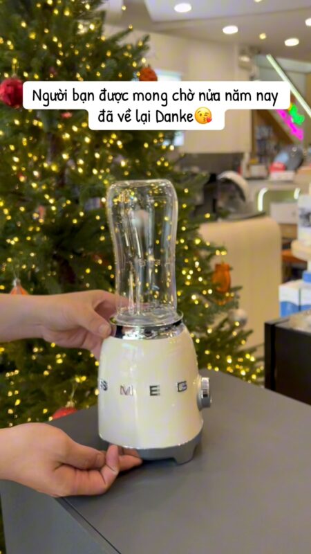 Reivew máy xay sinh tố mini Smeg màu kem