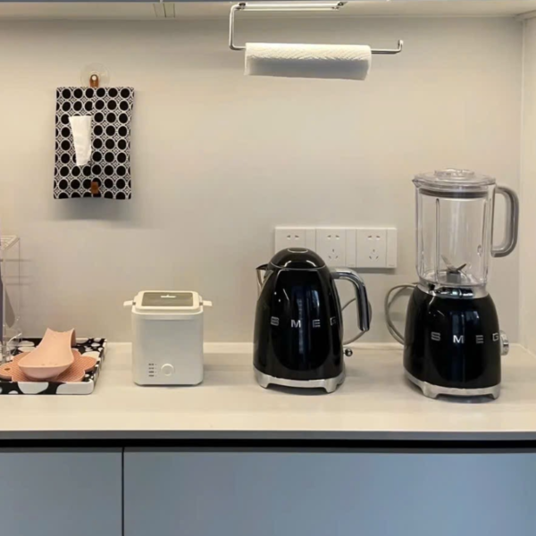 Ấm siêu tốc SMEG KLF03 1,7L