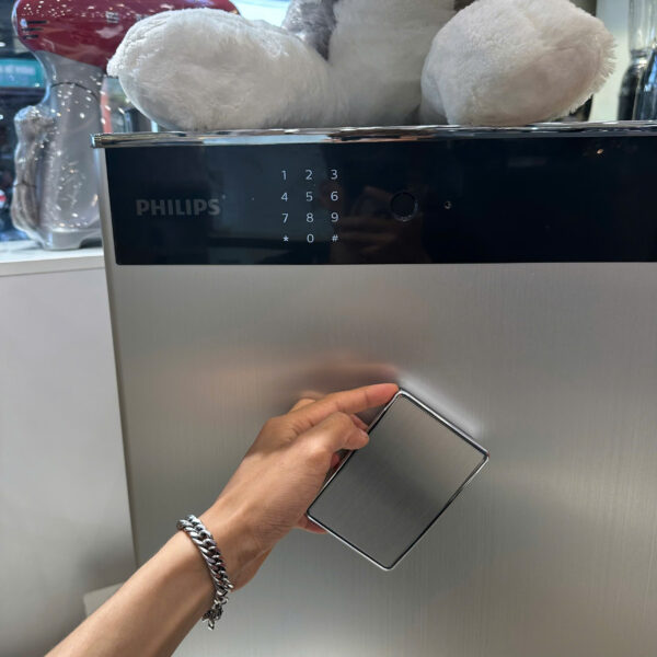 Két sắt Philips SBX701