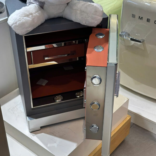 Két sắt Philips SBX701