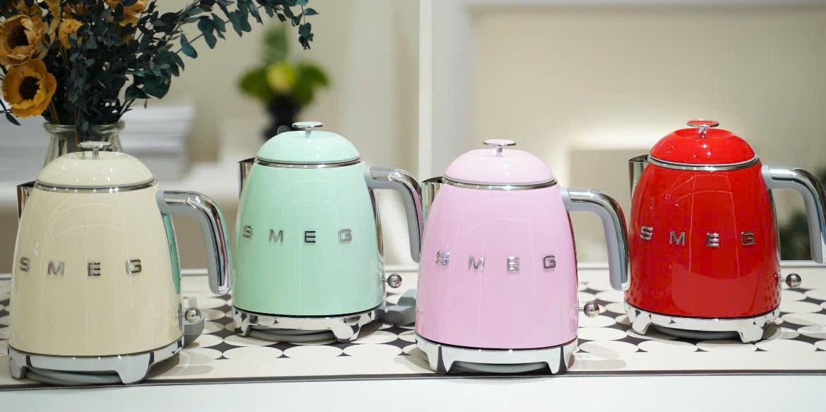 Ấm siêu tốc mini SMEG KLF05 0,8 L 30 am sieu toc smeg mini klf05 181 1