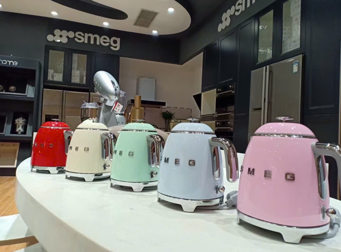 Ấm siêu tốc mini SMEG KLF05 0,8 L 29 am sieu toc smeg mini