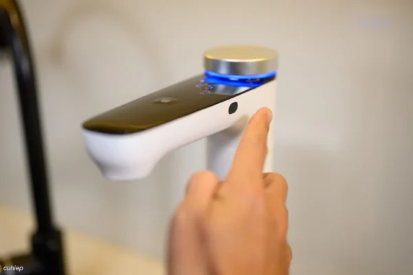 Máy lọc nước Philips AUT7005/97 để gầm