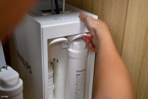 Máy lọc nước Philips AUT7005/97 để gầm