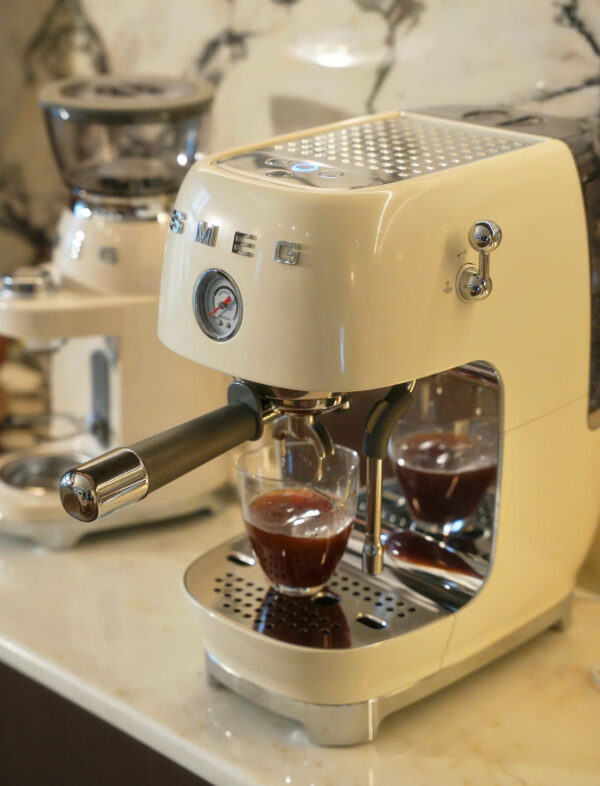 Máy pha cafe bán tự động SMEG ECF03