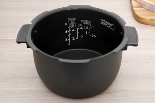 Nồi Cơm Điện Áp Suất Cuckoo CRP-0600F/BKRDVN