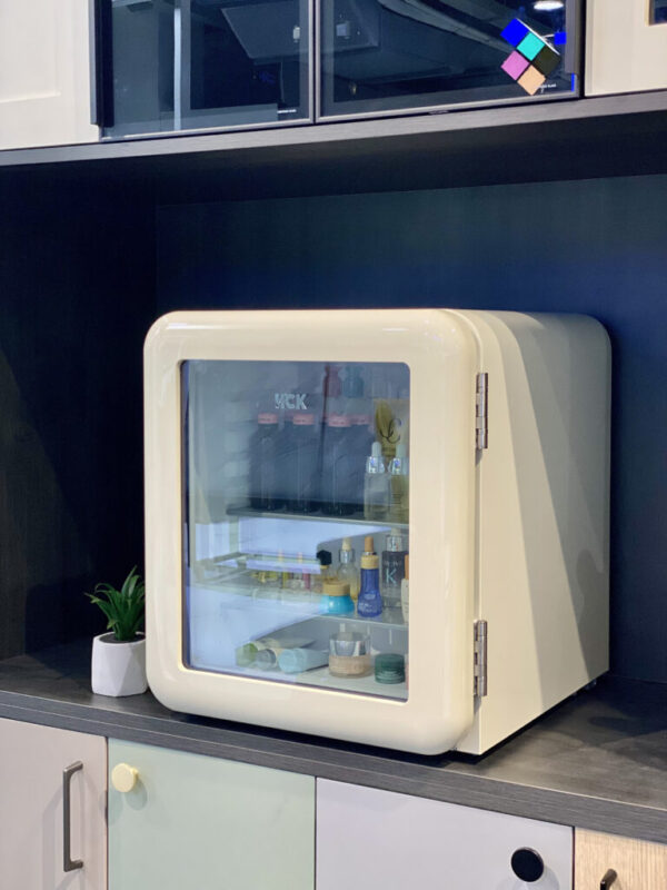 Tủ lạnh HCK 48L mặt kính không tay nắm