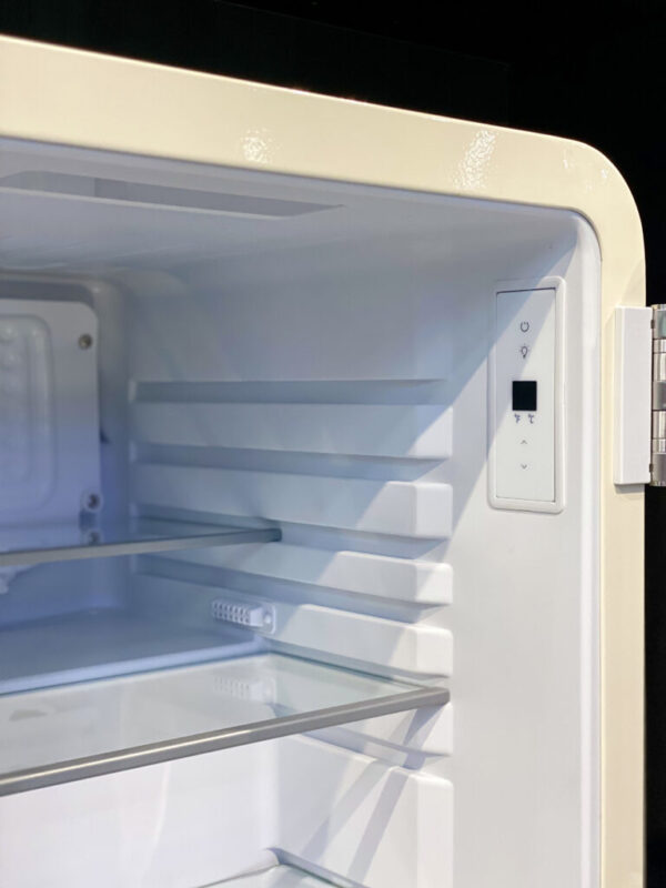 Tủ lạnh HCK 48L mặt kính không tay nắm