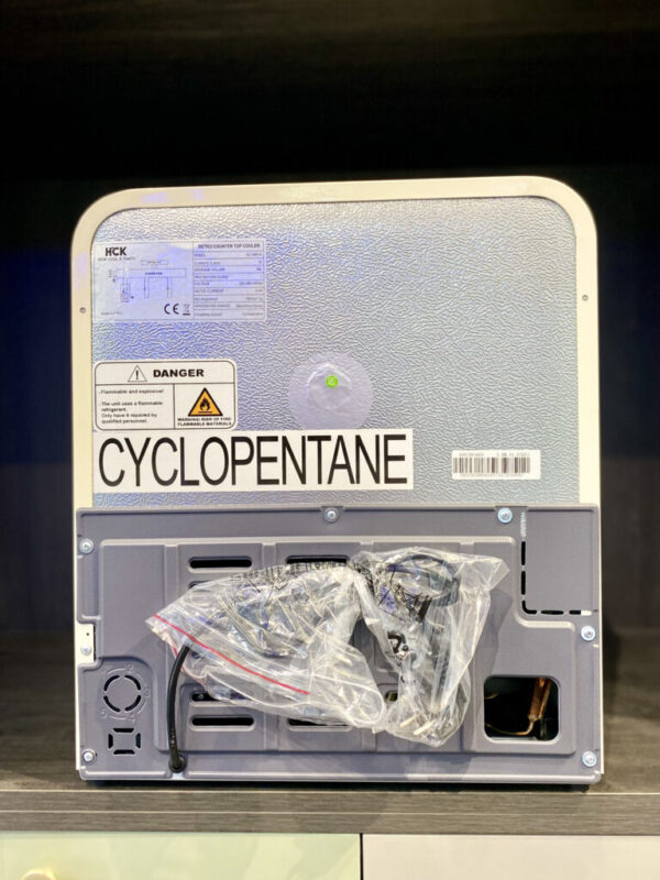 Tủ lạnh HCK 48L mặt kính không tay nắm