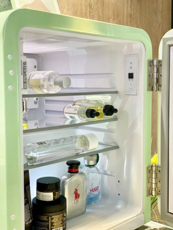 Tủ lạnh HCK 48L mặt kính không tay nắm