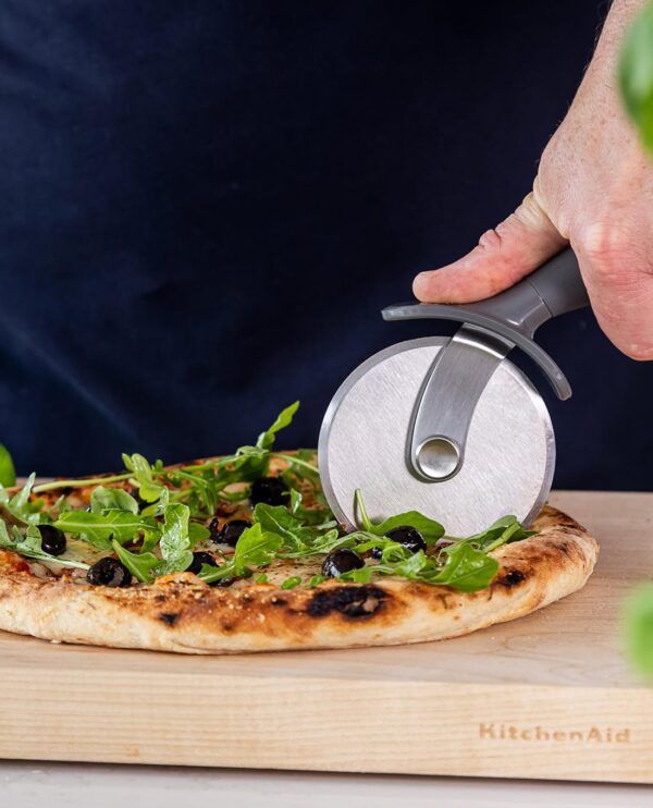 Dao Cắt Pizza KitchenAid – Dụng Cụ Nhà Bếp Cao Cấp Cho Những Lát Pizza Hoàn Hảo