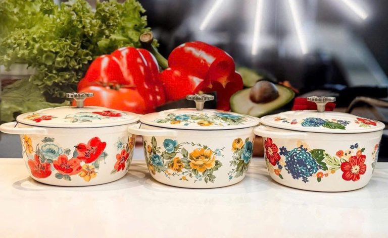 Nồi Gang Tráng Men Decal Họa Tiết Hồng Đào The Pioneer 38 Noi Gang Canh Hoa The Pioneer Woman 21cm 8 768x472 1
