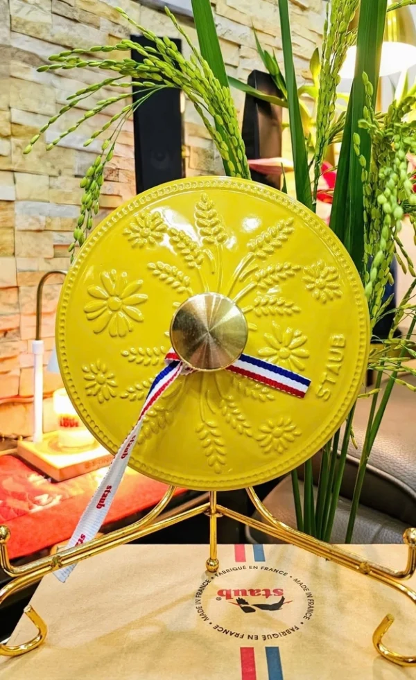 Nồi Gang Staub Bông Lúa 16cm 1.1L Màu Vàng