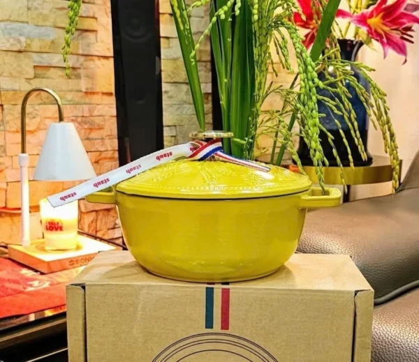 Nồi Gang Staub Bông Lúa 16cm 1.1L Màu Vàng