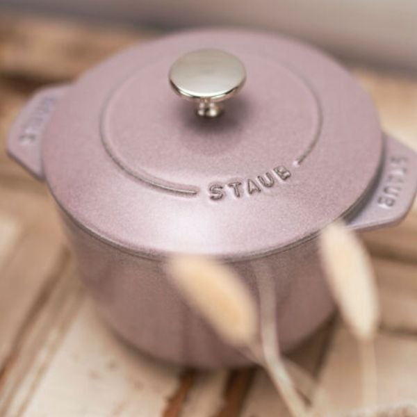 Nồi Gang Tròn Staub Chistera 16cm 1.75L Màu Hồng