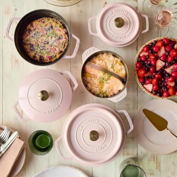 Nồi Gang Tròn Staub Chistera 16cm 1.75L Màu Hồng