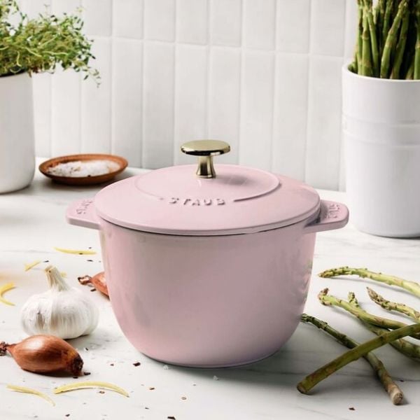 Nồi Gang Tròn Staub Chistera 16cm 1.75L Màu Hồng