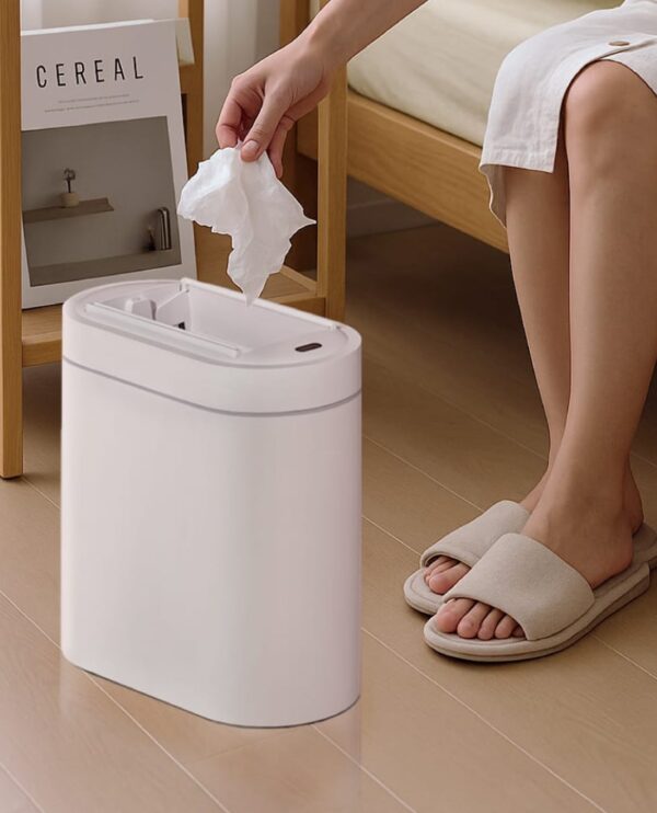 Thùng Rác Cảm Ứng Cánh Bướm Nhựa Dáng Oval 9L Màu Trắng 6973840512665