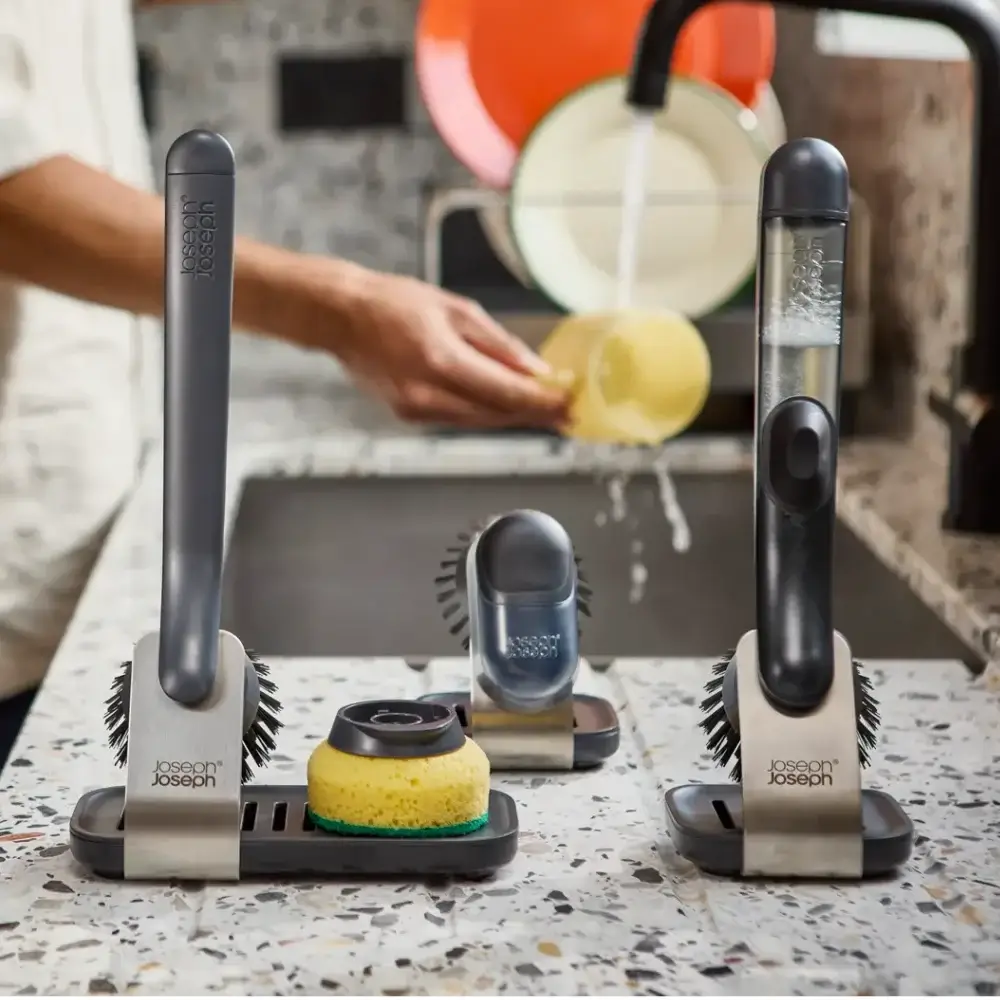 Bàn Chải Rửa Chén Kèm Giá Đựng Lớn Joseph Joseph-5028420012866 39 13 8f6e7fe0b2e04a9db33bd3324e61424f 1024x1024 2